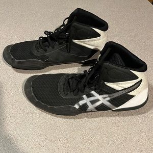 ASICS wrestling shoes, men’s size 9.5